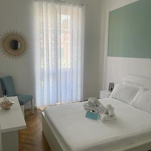 VERDE Ridi Che Ti Passa, stanza in appartamento con bagno privato